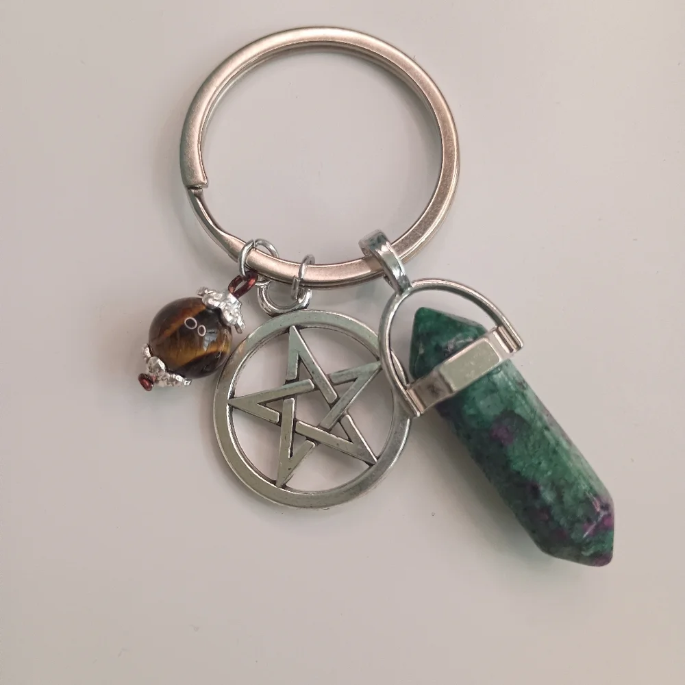 🎉 4 Items/$15 🎉 Point Pendant Keychain with Pentagram Charm & Accent Bead